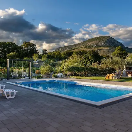 Ambric - Nature Escape *