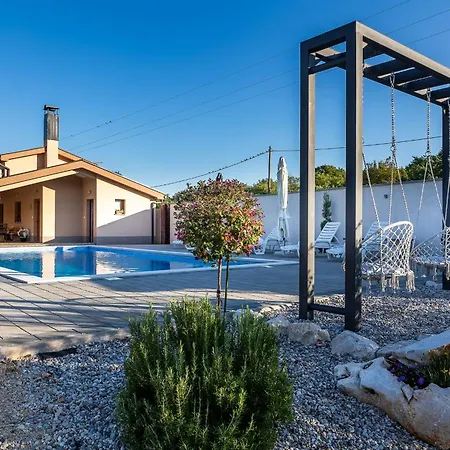 Ambric - Nature Escape