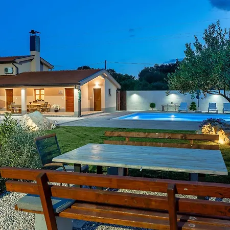 Ambric - Nature Escape