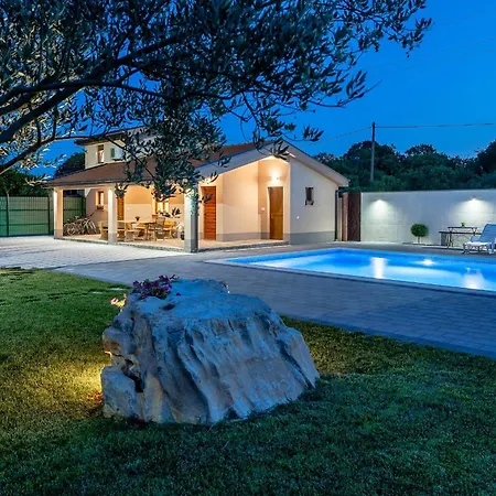 Ambric - Nature Escape Villa
