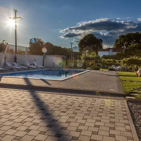 Ambric - Nature Escape Villa *